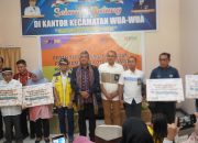 Pj Wali Kota Muhammad Yusup Serahkan Bantuan Program BSPS kepada Masyarakat Kota Kendari