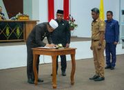 Penandatangan nota kesepahaman penggabungan 7 OPD lingkup Pemkot Baubau oleh Pj Wali Kota Baubau, Muh Rasman Manafi