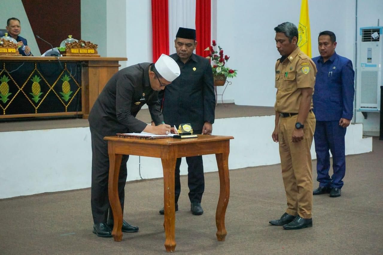 Penandatangan nota kesepahaman penggabungan 7 OPD lingkup Pemkot Baubau oleh Pj Wali Kota Baubau, Muh Rasman Manafi