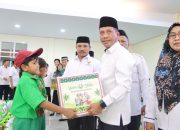 Semarakkan Lebaran Yatim, Kakanwil Kemenag Sultra Salurkan Ribuan Paket Sembako