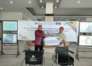 Realisasikan Program TJSL, Jasa Raharja Sultra Serahkan Bantuan Kursi Roda di Terminal Tipe-A Puuwatu
