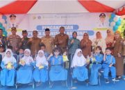 Sekda Sultra Bersama Pj Wali Kota Kendari Launching PIN Polio di SDN 84 Kendari
