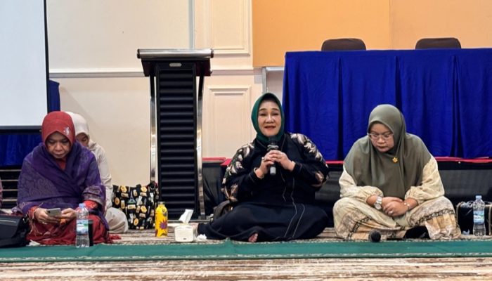 Dukung Kegiatan Syiar Islam, Bakal Calon Gubernur Sultra Tina Nur Alam Hadiri Pengajian MT AlKhansa Khairunnisa Kendari