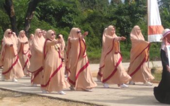 Lomba Gerak Jalan Indah Santai dengan mengenakan busana Syar'i di Kecamatan Mowila