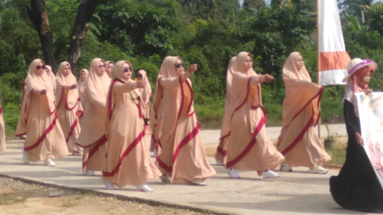 Lomba Gerak Jalan Indah Santai dengan mengenakan busana Syar'i di Kecamatan Mowila