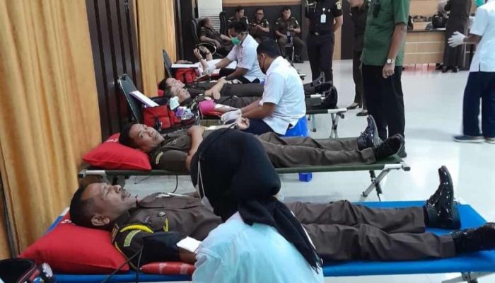 Kejati Sultra Gelar Donor Darah Peringati Hari Bhakti Adhyaksa ke-64 dan HUT XXIV IAD