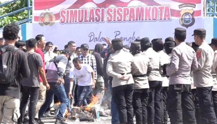 Polresta Kendari Lakukan Simulasi Sispamkota Jelang Tahapan Pilkada Serentak 2024