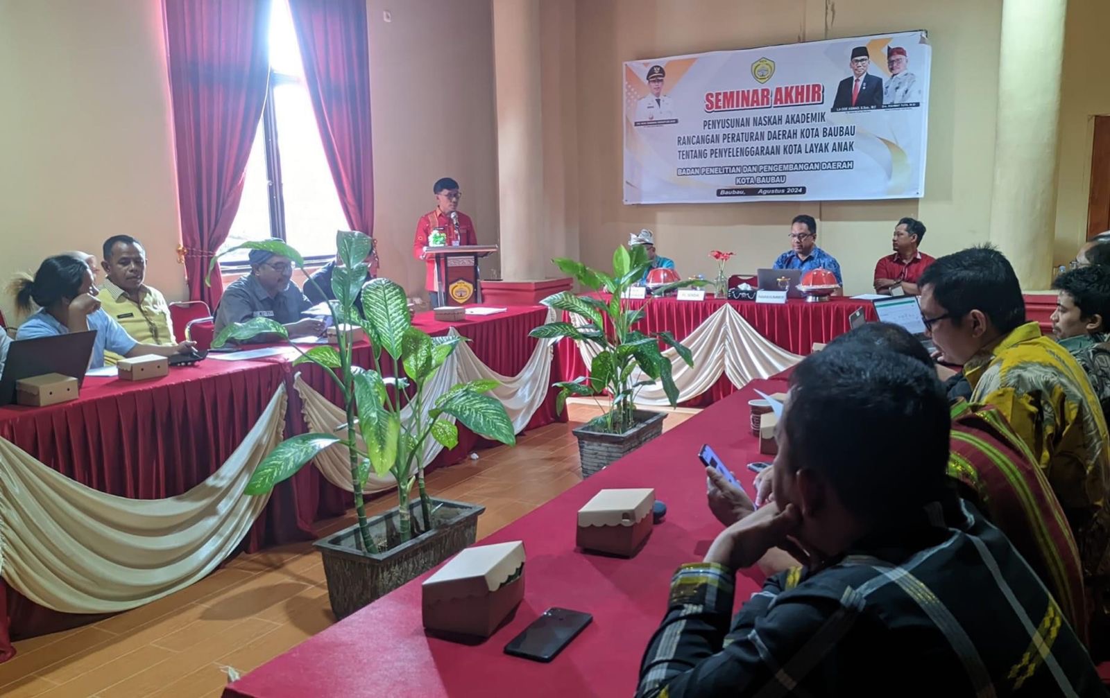 Pelaksanaan seminar akhir penyusunan naskah akademik Raperda Kota Layak Anak di Kota Baubau