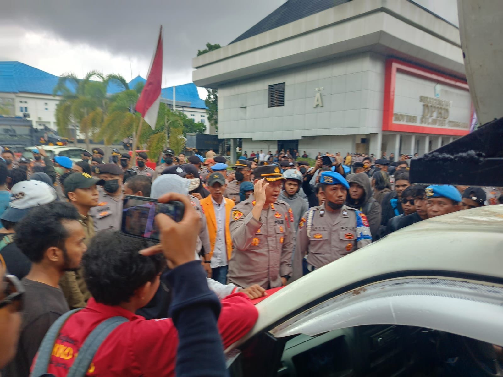 Aksi unjuk rasa di depan Gedung DPRD Sultra, menolak revisi RUU Pilkada