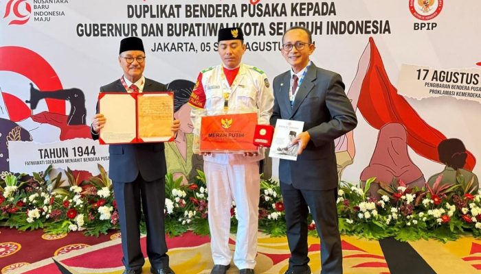 Bupati Konawe Selatan Terima Duplikat Bendera Pusaka dari BPIP