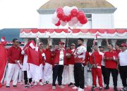 Sekda Sultra Launching Gerakan Pembagian Bendera Merah Putih di Kendari