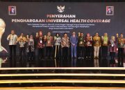 Pj Wali Kota Kendari Terima Penghargaan UHC Award 2024