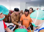 Sekda Sultra Buka Baksos Sunatan Massal HUT RI ke-79