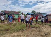 Warga Kelurahan Sambuli Sambut HUT ke-79 RI dengan Bersih-bersih Lingkungan