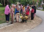 Ciptakan Lingkungan Bersih, Aparat Kelurahan Bungkutoko bersama Warga Intens Lakukan Kerja Bakti 