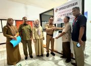 Disdagkop dan UKM Kota Kendari Serahkan Sertifikat Sehat Bagi Koperasi