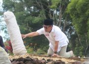 Usai Daftar di KPU Konawe, Harmin Ramba Ziarah ke Makam Raja Lakidende