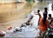 Camat Poasia Kendari Imbau Warga Untuk Tidak Buang Sampah di Saluran Kali dan Drainase