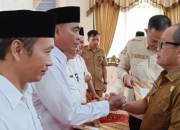 Pj Bupati Harmin Ramba Serahkan SK Perpanjangan BPD se Konawe