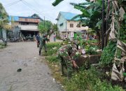 Anggota Koramil 08/Mandonga Bersama Warga Laksanakan Kerja Bakti Bersihkan Lingkungan