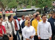 Didampingi Dua Mantan Gubernur, Pasangan Tina Nur Alam-Laode Ihsan Resmi Daftar di KPU Sultra