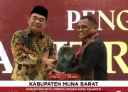 Penyerahan Paritrana Award 2024 oleh Menko PMK, Muhadjir Effendi kepada Pj Bupati Mubar