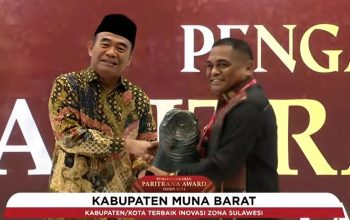 Penyerahan Paritrana Award 2024 oleh Menko PMK, Muhadjir Effendi kepada Pj Bupati Mubar