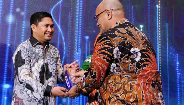 Pj Gubernur Sultra Diganjar Penghargaan Apresiasi Tokoh Indonesia 2024