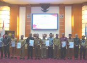Ketua DPRD Kota Kendari Sementara Hadiri Penyerahan SK Gubernur Sultra Tentang Evaluasi Perda dan APBD 