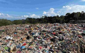 Tumpukan puluhan ribu ton sampah di TPA Puuwatu, Kota Kendari