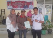 Lurah Watubangga Kendari Serahkan 490 Sertifikat Tanah Program PTSL kepada Warga