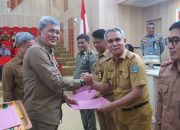 Pj Wali Kota Kendari Serahkan SK Plt Kadis dan Camat