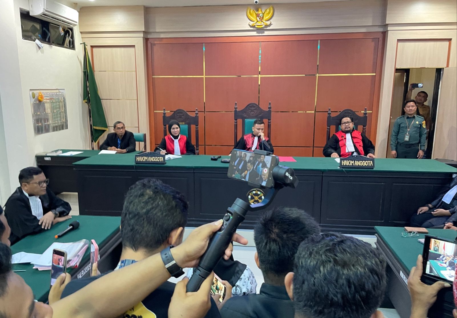 Pelaksanaan sidang eksepsi guru Supriyani di Ruang Sidang Kartika PN Andoolo