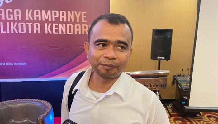 KPU Ambil Alih Pembersihan Alat Peraga Kampanye di Kendari