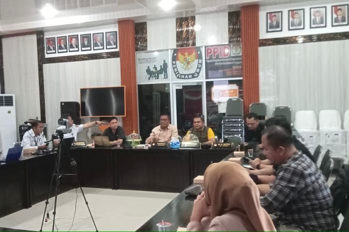 Rapat persiapan Debat Publik Ketiga Pilgub Sultra 2024 oleh KPU Sultra