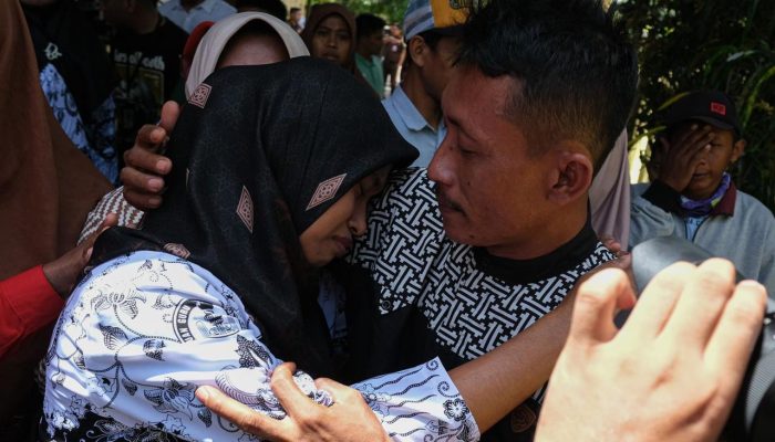 Tangis Haru Supriyani Pecah usai Pembacaan Vonis Bebas