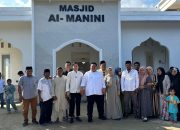 Yudhianto Mahardika dan Nirna Lachmuddin meresmikan Masjid Al-Manini, Kelurahan Baruga, Kecamatan Baruga