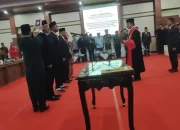 La Ode Tariala Resmi Dilantik sebagai Ketua DPRD Provinsi Sultra Periode 2024-2029