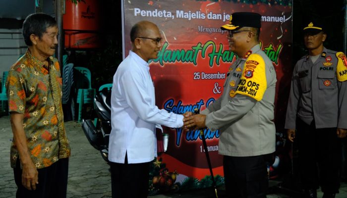 Irjen Dwi Irianto Bersama Forkopimda Sultra Tinjau Perayaan Ibadah Misa Malam Natal 2024 di Wilayah Kendari