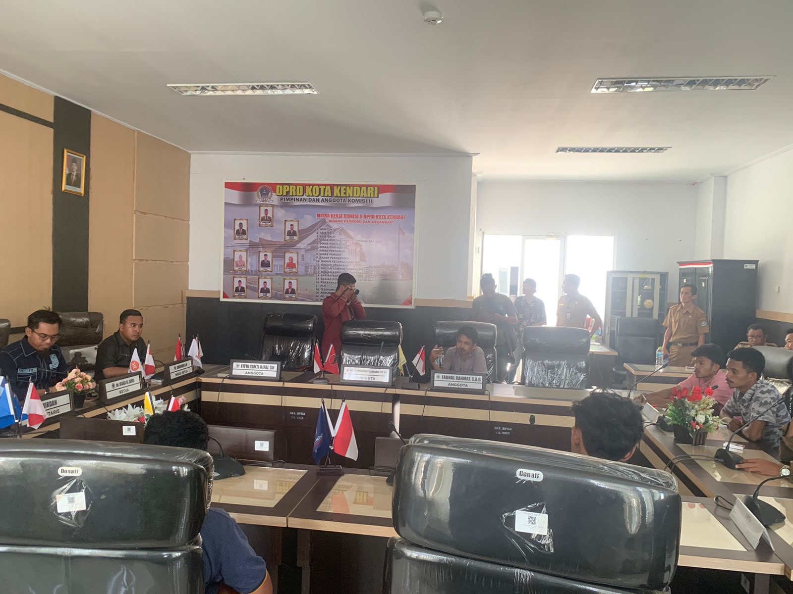 Rapat Dengar Pendapat yang digelar di ruang rapat Komisi II DPRD Kota Kendari