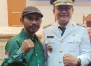 Ketua Dewan Pimpinan Daerah (DPD) Lumbung Informasi Rakyat (LIRA) Kota Kendari Alis Muna Mbotu bersama Pj Walikota Kendari Parinringi