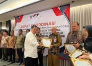Pemprov Sultra Kembali Raih Penghargaan Inovasi Konsolidasi Pengadaan Aspal Buton