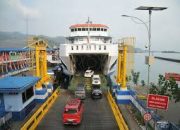 Pelabuhan Merak Seberangkan Penumpang dari Jawa ke Sumatera 309.953
