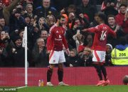 MU masih kekurangan bek tengah saat melawan Everton