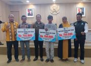 Pj Wali Kota Kendari Serahkan Bansos Non Tunai Tahap II kepada 333 KPM