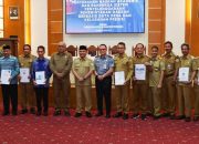 Pj Gubernur Sultra Serahkan Raperda Sistem Pemerintahan Berbasis Data Desa dan Kelurahan Presisi di 17 Kabupaten/Kota
