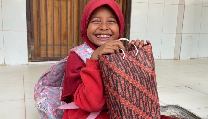 Program Makan Bergizi Gratis di SDN 67 Kendari, Sejumlah Siswi Pilih Bawa Pulang untuk Bapak