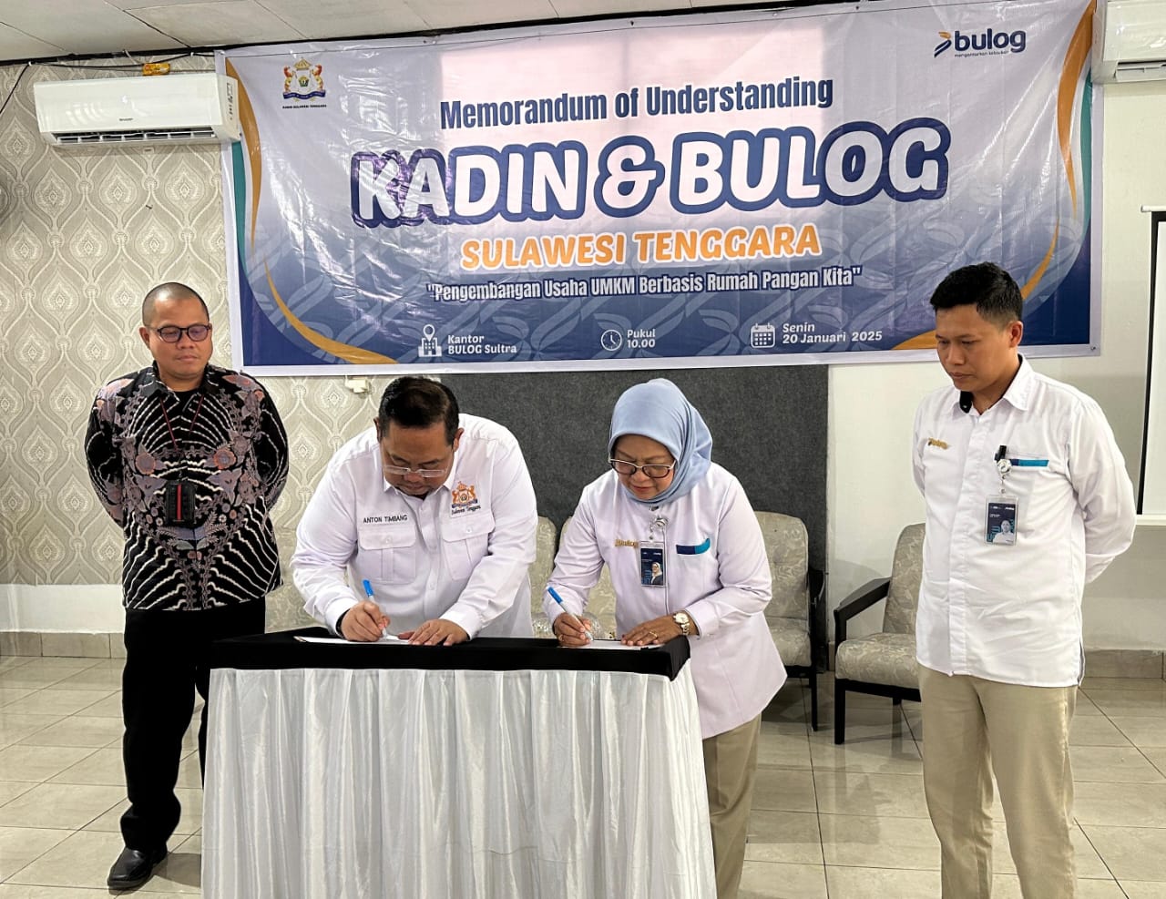 Penandatanganan MoU Kadin Sultra dan Perum Bulog Sultra