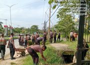 Pemerintah Kelurahan Baruga bersama Personel Brimobda Sultra dan Warga Lakukan Kerja Bakti