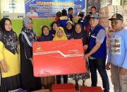 Dinsos Sultra Salurkan Bantuan kepada 276 KK Terdampak Banjir di Kendari
